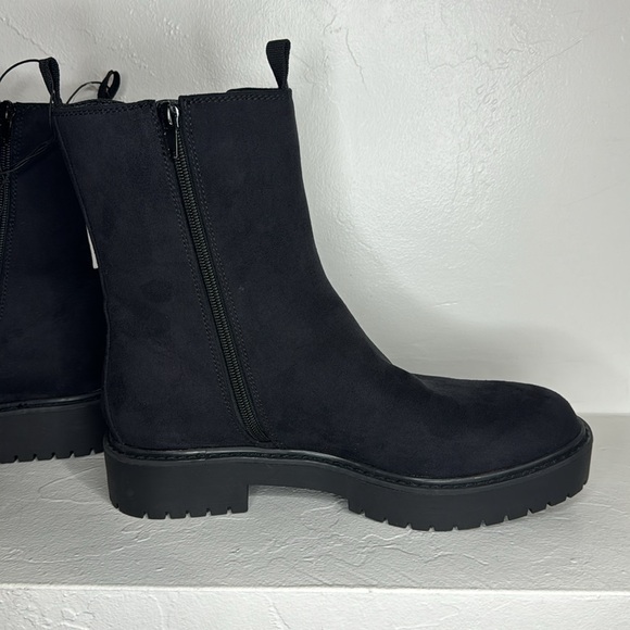 Time and Tru black faux suede Chelsea Boots 10 - Picture 4 of 12